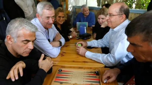 Eski genelkurmay başkanları Moşe Yaalon ve Gabi Aşkenazi de Mavi ve Beyaz ittifakına katıldı