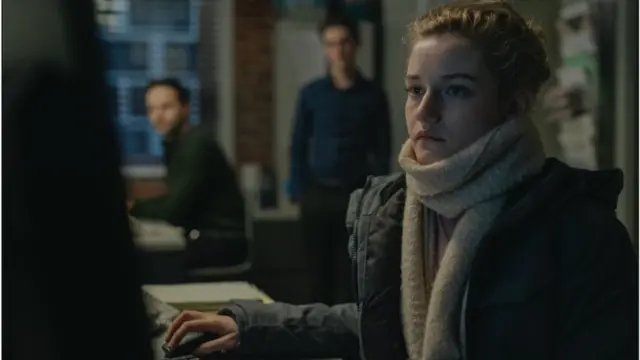 Julia Garner en The Assitant