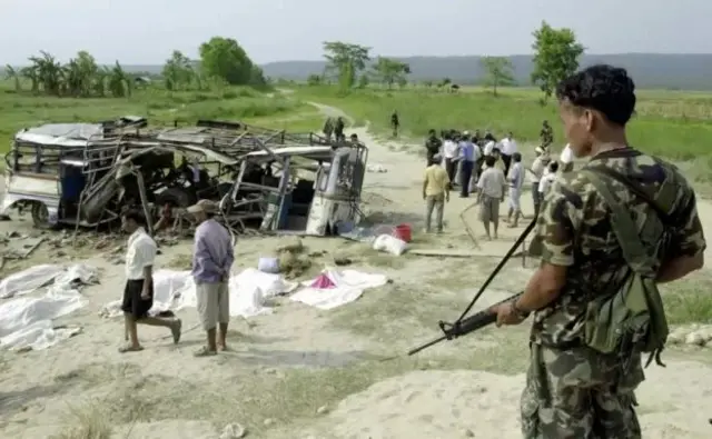 माओवादी लडाकुहरूले गरेका कतिपय आक्रमण र हत्या अमानवीय भएको र राज्यपक्षबाट पनि गैरन्यायिक हत्या भएको आरोप लाग्ने गरेको छ