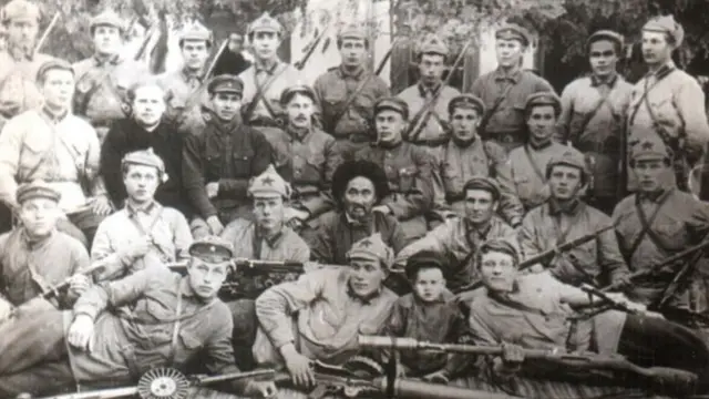 20-жылдардагы ыктыярдуу милиция отрядынын жетекчилери.