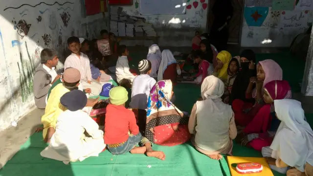 করাচীর বাঙালি কলোনীতে একটি অস্থায়ী স্কুল