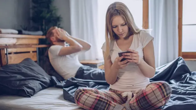 ભાવનાત્મક બેવફાઈની પ્રતીકાત્મક તસવીર