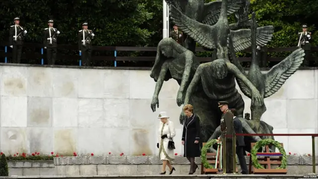 Кraliça Elizabeth II Dublində