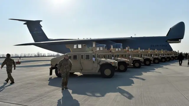 літак з допомогою США