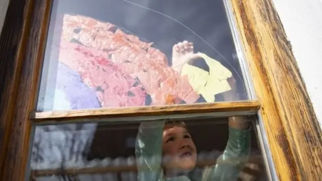 ብዙሓት ሰባት ድማ፡ ተስፋ ዝህቡ ስእልታትን ጽሑፋትን ብምጽሓፍ ኣብ ኣፍ ደገ ገዝኦም ኣቐሚጦም