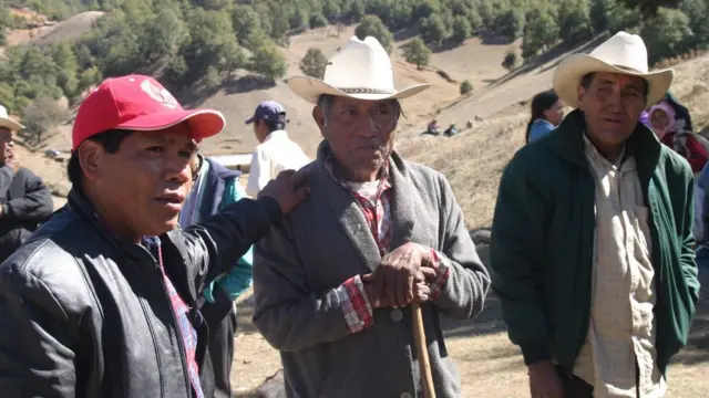 Isidro Baldenegro con activistas