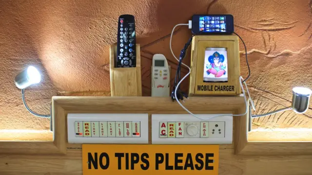 বাইরে গিয়ে মোবাইলে চার্জ দেওয়া নিয়ে মানুষকে চিন্তিত থাকতে হয়