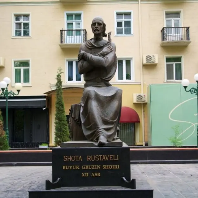 Шота Руставели ҳайкали