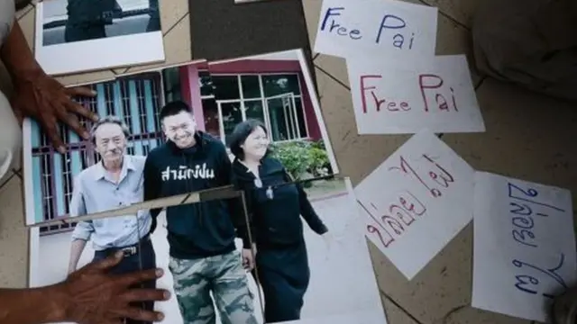 ป้ายรณรงค์ให้ปล่อยตัว "ไผ่ ดาวดิน"