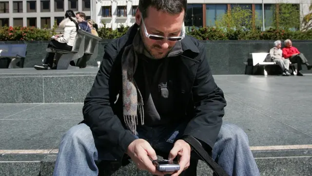 أشخاص تحرروا من "قيود البريد الإلكتروني" وتحسنت حياتهم