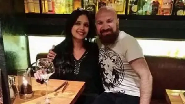 Акбар Бадшах с женой