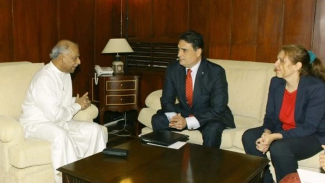 විදේශ කටයුතු අමාත්‍ය දිනේෂ් ගුණවර්ධන ඊයේ දිනයේදී කොළඹ සිටින ස්විස් තානාපතිවරයා හමුවිය