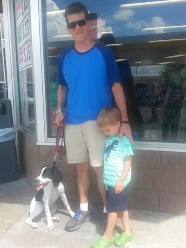 Familia que huye del huracán Irma