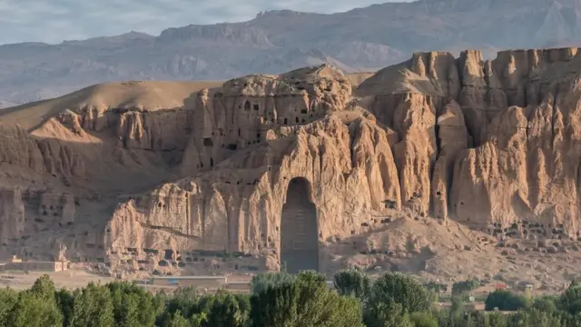 تمثالي بوذا في جبل باميان