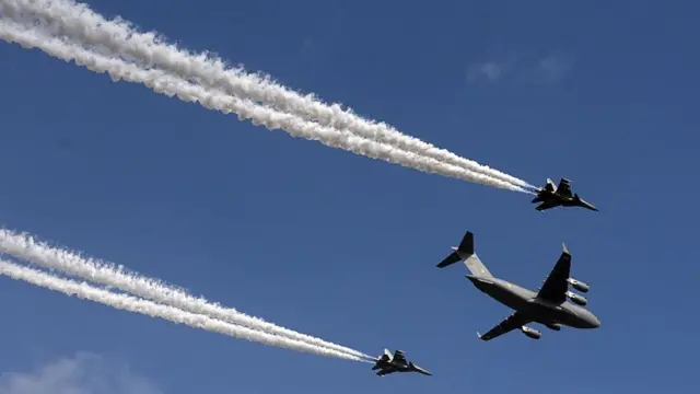 ફાઇટર વિમાનોની તસવીર