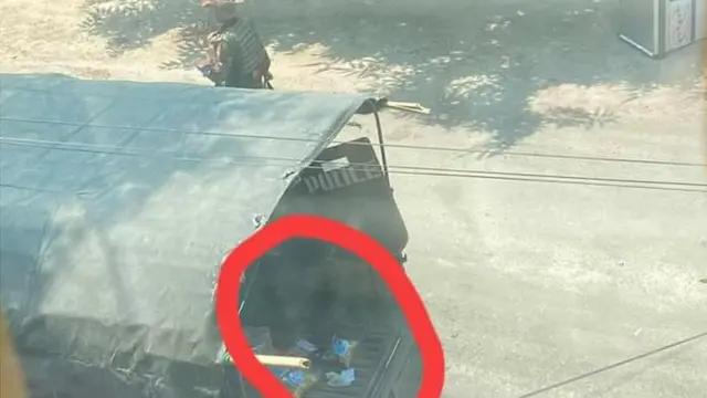 အစားအသောက်တွေ တင်ယူသွားတဲ့ စစ်ကားကို ဓာတ်ပုံခိုးရိုက်ထားပုံ