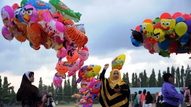 Mataifa ya Kiislamu hushereheekea rasmi siku hiyo ya Eid