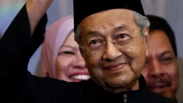 Dr Mahathir Muhammad terpilih menjadi perdana menteri tertua dunia.