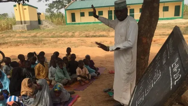 Malami daya tilo ke koyar da daliban makarantar, amma yanzu gwamnati ta yi alkawarin karo malamai da kayan aiki