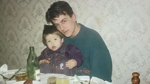 Boban Nedeljković i sin Stefan za stolom