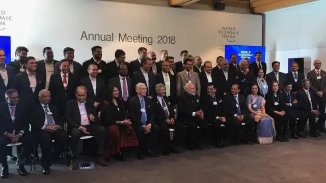 આ વર્ષે ફેબ્રુઆરીમાં દાવોસ ખાતે યોજાયેલી વર્લ્ડ ઈકોનોમિક ફોરમની બેઠક વેળા ઝડપવામાં આવેલી વડાપ્રધાન નરેન્દ્ર મોદી સાથેના પ્રતિનિધિમંડળમની આ તસ્વીરમાં નીરવ મોદી પણ જોવા મળે છે.