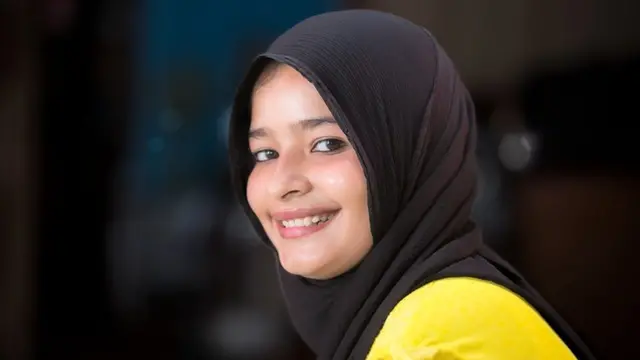 हिजाब घातलेली मुलगी