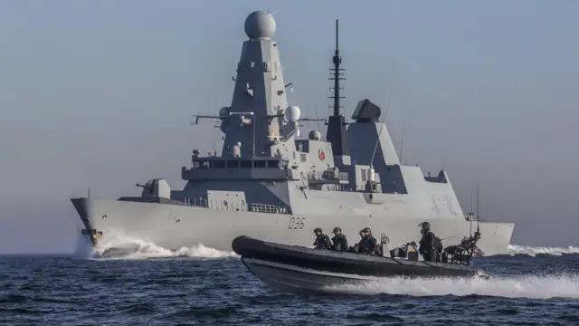 ناوشکن اچ ام اس دفندر