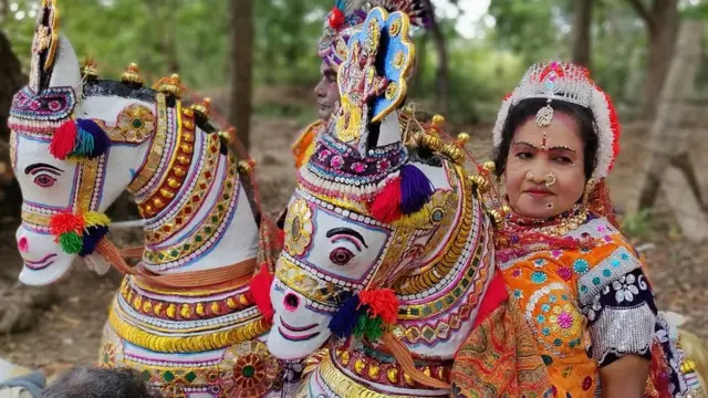 இளம் பெண்களைதான் விரும்புகிறார்கள். இப்பவும் நான் கரகம் ஆடுவேன், ஆனால், என்னை யார் விரம்புவார்கள்? - காமாட்சி