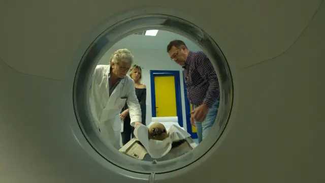 Tomografía computarizada al cráneo de casi 2.000 años.