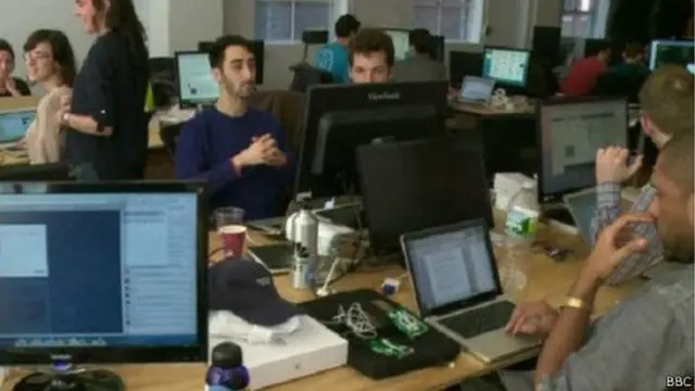 أحدث الاستخدام الواسع للإنترنت كوسيط لنقل الأخبار نقلة في الصحافة