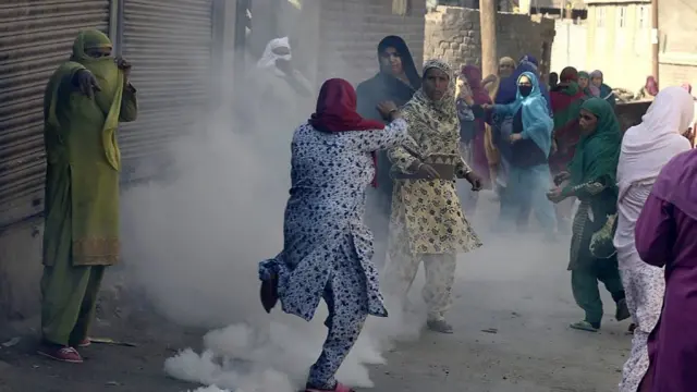 نینوں کی زبان پہ بھروسہ نہیں آتا! - BBC News اردو