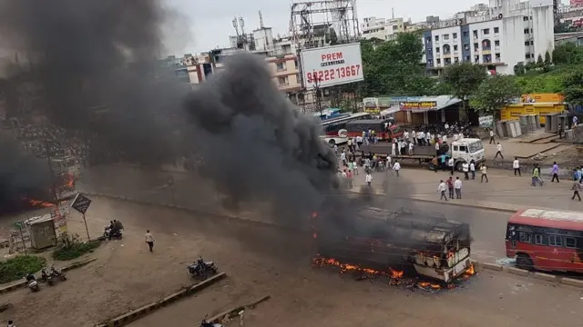 मराठा आंदोलन, आरक्षण की मांग, दलित के खिलाफ