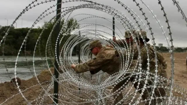 எல்லையில் ராணுவ வீரர்கள்