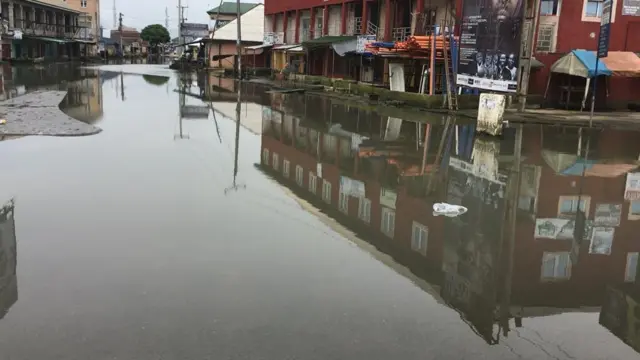 Flood for ground wey youth bin dey protest