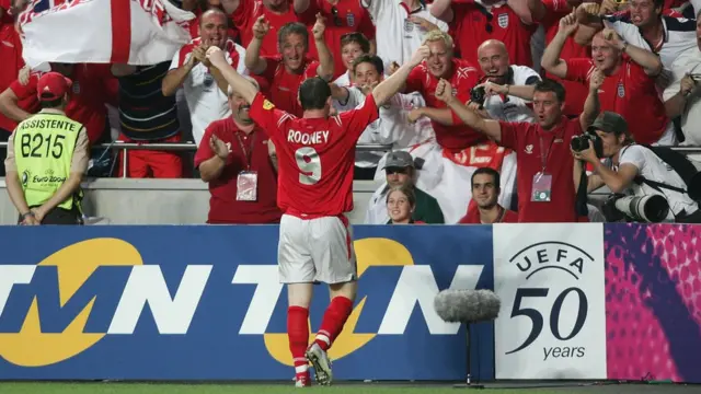 Rooney tras anotar un gol con Inglaterra