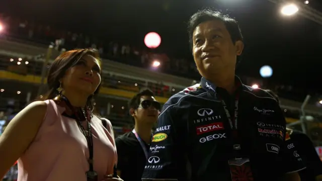 วรวุทธเป็นบุตรชายคนเล็กของเฉลิม อยู่วิทยา (ขวา) ผู้บริหารบริษัทในเครือกระทิงแดง รุ่นที่ 2