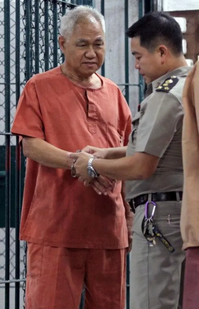 นายสุรชัยถูกเจ้าหน้าที่ถอดกุญแจมือ