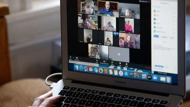 Clase a través de Zoom.