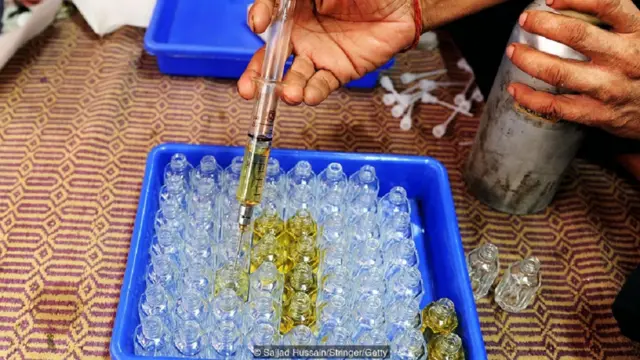 मॉनसून, इत्र