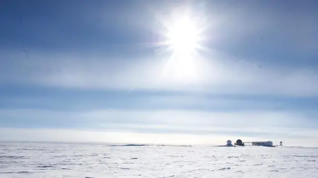 Полярные экспедиции во многом похожи на космические - люди долго живут в изоляции бок о бок в небольшом помещении