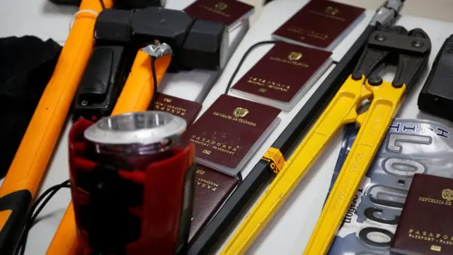 Паспорта задержанных