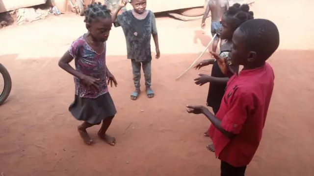 Umụaka na-akpọ ụga