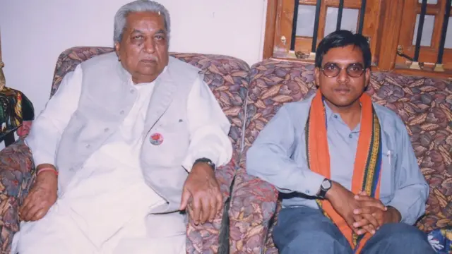 ગુજરાતના પૂર્વ મુખ્ય મંત્રી કેશુભાઈ પટેલ સાથે મનસુખ માંડવિયા