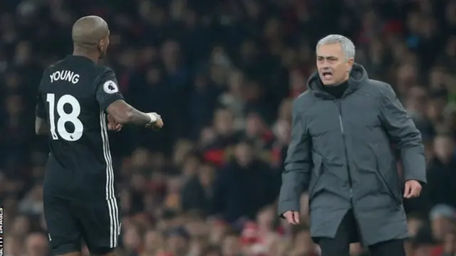 Ashley Young na Jose Mourinho