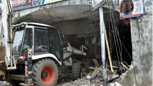 ফুলবাড়িয়া সুপার মার্কেটের উচ্ছেদ অভিযান