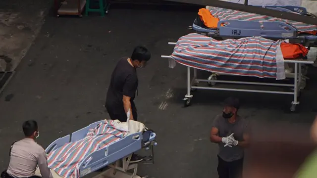 သေဆုံးခဲ့သူအများစုဟာ အသက်ရှုကျပ်ပြီး သေဆုံးခဲ့တာလို့ ရဲတပ်ဖွဲ့အကြီးအကဲက ပြောပါတယ်။