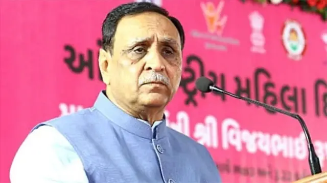 કેસમાં સતત વધારો થતા મુખ્ય મંત્રી વિજય રુપાણી અને નાયબ મુખ્ય મંત્રી નીતિન પટેલ મંગળવારે સુરતની મુલાકાત લીધી હતી.