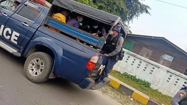 ဒီမနက် မြစ်ကြီးနားမှာ ဆရာမတချို့ ရိုက်နှက်ဖမ်းဆီးခံရ