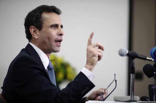 El excandidato presidencial Henrique Capriles viajó a Bogotá para denunciar la situación de su país.