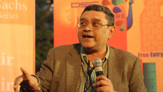 এমপি ও বুদ্ধিজীবী স্বপন দাশগুপ্তর স্লোগান 'এবার বাংলা'